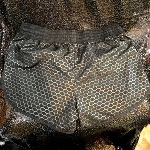 Running shorts with liner